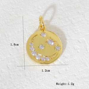 Dettagli del ciondolo luna e stella placcato oro 18k con misure 1,8 cm x 1,2 cm