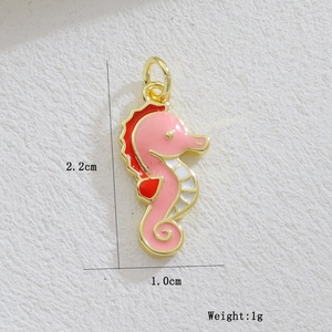 Macro detail of a 2.2cm pink seahorse charm showing dimensions and weight info