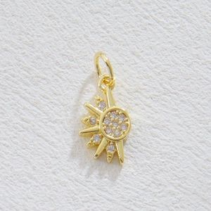 Pendentif soleil plaqué or 18 carats avec micro-pavé de cristaux de zircone cubique
