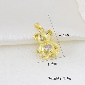 Detail of a golden teddy bear pendant with a heart-shaped zircon and size dimensions