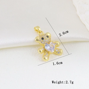 Macro shot of 2.6cm gold bear pendant with zirconia inlay and heart-shaped stone