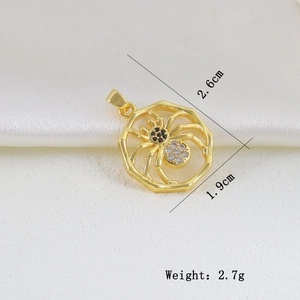 Macro shot of spider pendant with zirconia, showing dimensions 2.6cm by 1.9cm and 2.7g weight