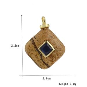 Detail view of a 2.2cm agate pendant with blue gemstone and dimensions marking