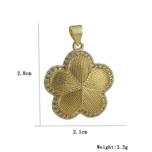 Detailed view of 2.8cm golden flower pendant with cubic zirconia and ribbed petal design