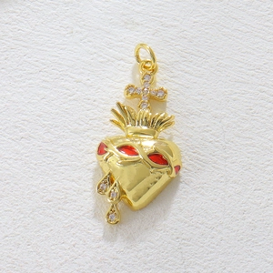 Colgante Sagrado Corazón bañado en oro 18k con esmalte rojo y detalles de circonitas