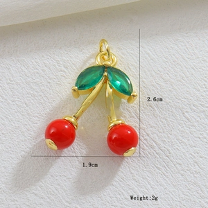 Detail der Kirsch-Anhänger mit Maßen 2,6cm x 1,9cm und Gewichtsspezifikationen von 2g