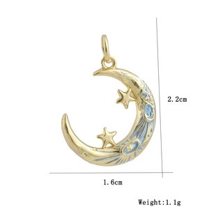 Detalle de colgante de luna bañada en oro 18k con esmalte azul y estrellas, 2,2cm
