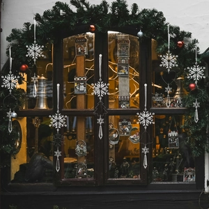 7-piece clear acrylic snowflake and icicle pendants for Christmas tree decoration