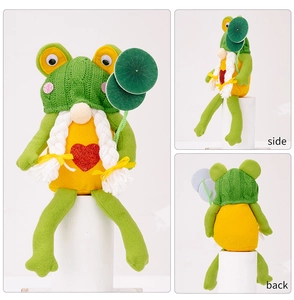 Detailansichten von vorne seitlich und hinten eines niedlichen grünen Frosch-Gnom-Dekos