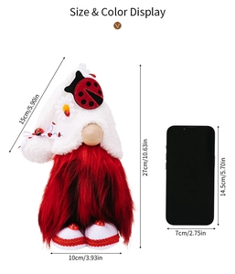 Figurine de gnome coccinelle avec comparaison de taille à côté d'un téléphone