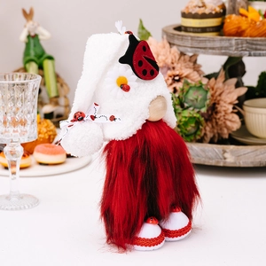Gnome en peluche fait main avec barbe rouge et chapeau marguerite pour décoration
