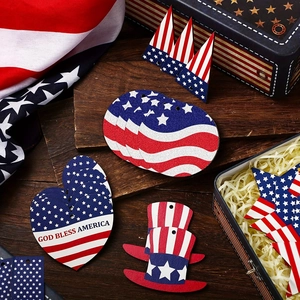 Set de 12 adornos colgantes patrióticos de madera para el Día de la Independencia de EE. UU.