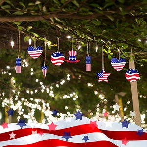 Set de adornos de madera para el Día de la Independencia con patrones de estrellas rojas azul