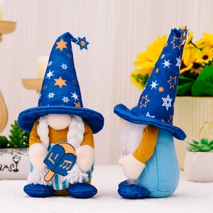 Gnomes de Hanoucca avec chapeaux Étoile de David et toupies pour décor festif
