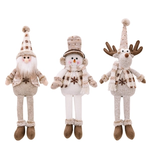 Drei nordische Weihnachtsfiguren Set mit Weihnachtsmann, Schneemann und Rentier in Erdtönen