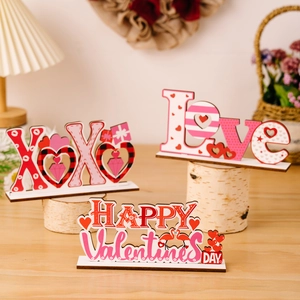 Décorations de table en bois pour la Saint-Valentin avec signes XOXO et Love