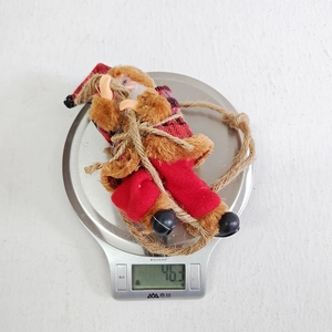 Detailed view showing the weight of a Santa climbing rope ornament at 46.3g on a scale