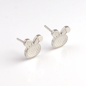Macro di orecchini a coniglio in argento con trama a nido d'ape e punzonatura S925