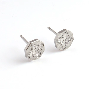 Orecchini a perno esagonali in argento con perno S925 sterling silver e motivo geometrico
