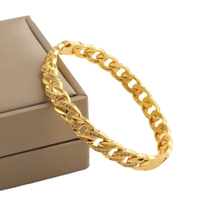 Κομψό επιχρυσωμένο βραχιόλι αλυσίδα 18k με ζιργκόν πάνω σε δερμάτινο κουτί