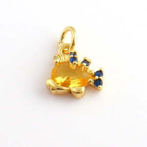 Colgante pez de cobre chapado en oro 18k con gema amarilla e incrustaciones azules