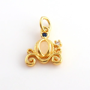 Colgante carruaje de calabaza en oro de 18k con incrustaciones de cristal brillante