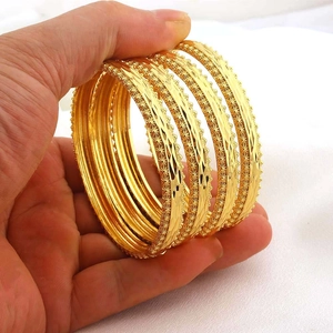 Set di bracciali placcati oro stile Dubai da donna con motivi incisi e design etnico