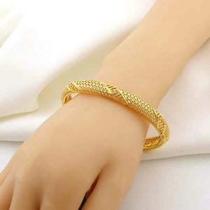 Dubai stijl 24K vergulde open manchet armband met holle geometrische patronen op de pols