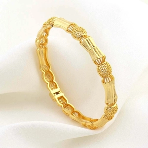 Elegante 18K vergulde messing armband met hol taille-ontwerp en bamboetextuur voor dames