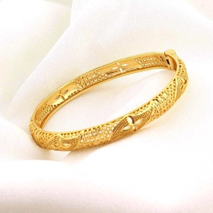 Bracciale lussuoso placcato oro 18k con motivo floreale traforato per gioielli da sposa