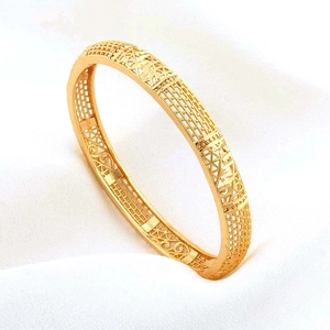 24K vergoldeter hohlgearbeiteter Blumenarmreif mit filigraner Textur und Gelenkverschluss