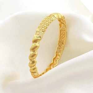 Gouden 18K vergulde armband met gedraaid kabelpatroon en ruitvormige gravure voor dames