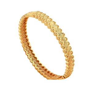 Bracciale rigido placcato oro 24K con intricati motivi traforati e rilievi geometrici
