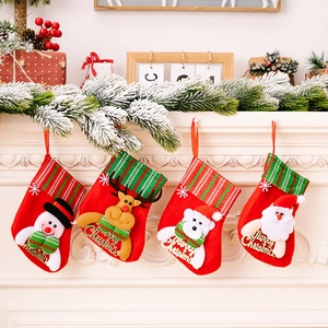 Lot de 4 chaussettes de Noël avec Père Noël 3D, renne, ours et bonhomme de neige