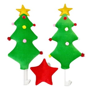 Décoration de voiture de Noël avec sapins en peluche verts et décoration étoile rouge