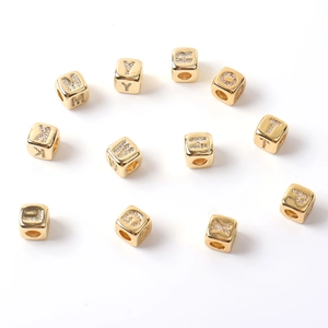 Goldener Würfelanhänger mit Zirkonia-Mikropflaster und Buchstaben für Hip-Hop-Schmuckstücke