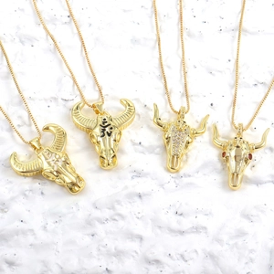 Collier Pendentif Crâne de Tête de Taureau Punk Vintage en Cuivre Zirconia Plaqué Or Bijoux Hip Hop Symbole Om Homme Femme
