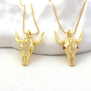 Colliers pendentifs tête de taureau dorés de style bohème avec cristaux et pierres rouges