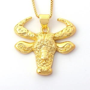 Hip hop style golden bull head pendant necklace with vintage texture and box chain