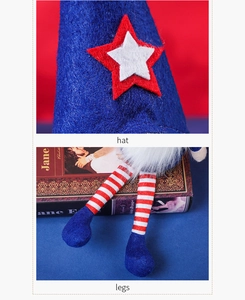 Détails du gnome patriote montrant le chapeau bleu étoilé et les longues jambes rayées