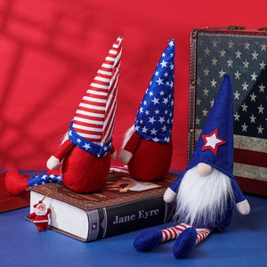 Ensemble de gnomes patriotiques pour le Jour de l'Indépendance avec étoiles et rayures