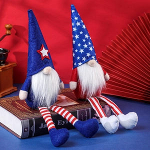 Set de gnomes patriotiques du 4 juillet avec motif drapeau américain sur livres anciens