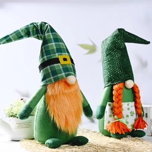 Lot de gnomes en peluche pour la Saint-Patrick avec chapeaux verts et barbes orange