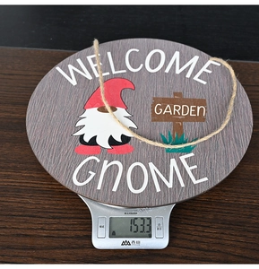 Weight display of Christmas Rudolf gnome garden wooden welcome sign at 153.3g