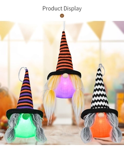 Τρεις φωτεινοί νάνοι Halloween με LED και ριγέ μυτερά καπέλα σε σειρά