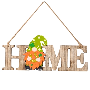 HOME Türhänger aus Holz mit St. Patrick's Zwerg und Kleeblatt-Hut vor weißem Grund