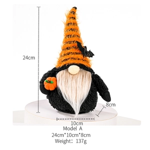Detail van een Halloween-kabouter met vleermuishoed en pompoen, toont 24cm afmetingen