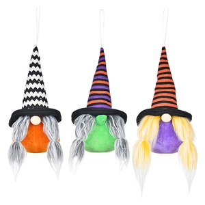 Τρεις κρεμαστοί νάνοι Halloween με φως σε πορτοκαλί, πράσινο και μωβ βελούδο