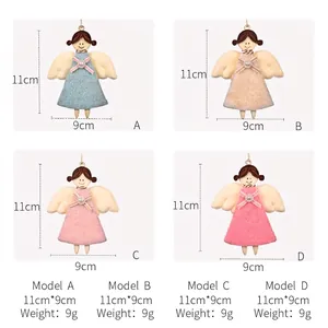 Lot de quatre anges de Noël en feutre bleu, beige et rose pour décorations festives