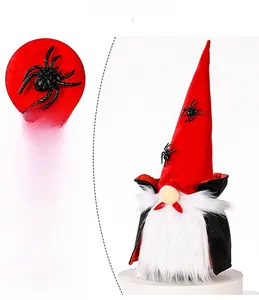 Detailsicht eines Halloween-Gnomes mit Spinne und 3xAAA-Batteriefach für Leuchtfunktion